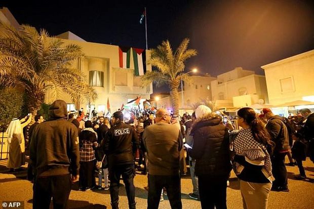 تظاهرات کم سابقه کویتی ها در محکومیت تصمیم ترامپ علیه قدس+ تصاویر

