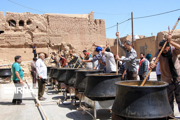 تهیه مواد اولیه نذری از مراکز غیر مجاز پیگرد قانونی دارد