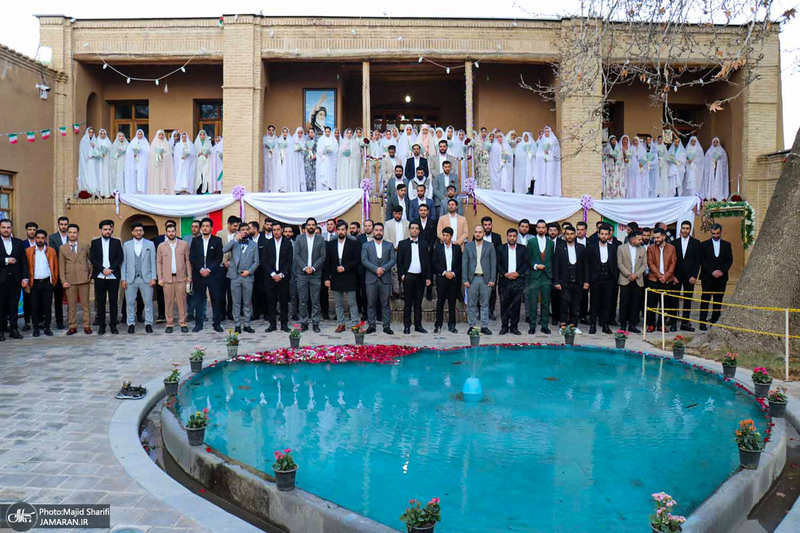 جشن ازدواج 114 زوج شهرستان خمین در بیت تاریخی حضرت امام (س)
