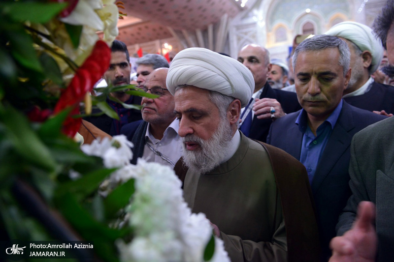 ادای احترام میهمانان سی‌ودومین کنفرانس بین‌المللی وحدت اسلامی نسبت به امام خمینی(س)