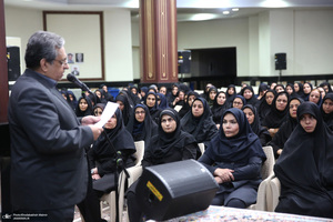 دیدار مدیران و کارکنان نهاد کتابخانه‌های عمومی کشور با سید حسن خمینی