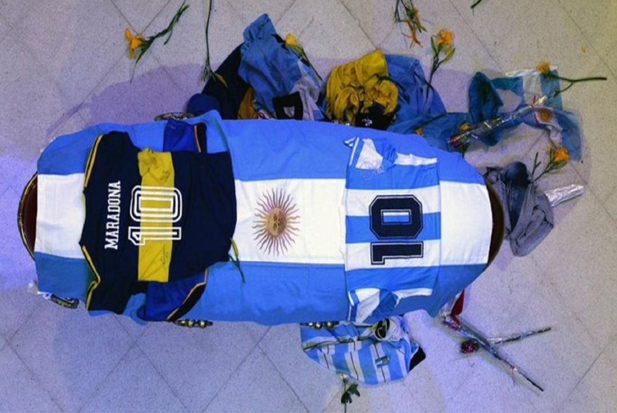 مراسم خداحافظی آرژانتینی ها با مارادونا/ اسطوره به خاک سپرده شد +فیلم و عکس