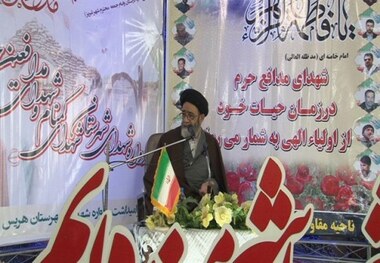احترام به والدین شهدا احترام به فرهنگ شهادت است