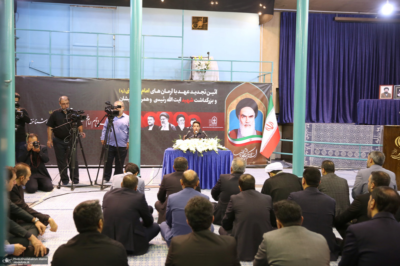 تجدید عهد با آرمان‌های امام خمینی(ره) و بزرگداشت شهدای خدمت در حسینیه جماران
