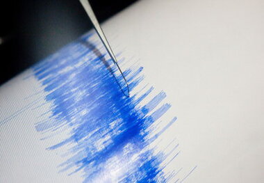 شبیه‌سازی زلزله ضعیف تا قوی بر روی یک ساختمان واقعی