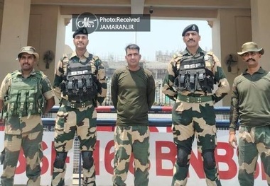 پاکستان سرباز هندی بازداشت شده را بازگرداند + عکس