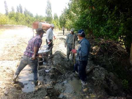 اجرای کانال بتنی انتقال آب در روستای پایلوت پروژه ترسیب کربن در خراسان شمالی