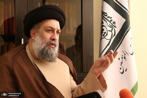 علوی تهرانی، استاد حوزه علمیه: شاهد افول سواد دینی مردم هستیم؛ بیشتر پرسش‌ها درباره طلسم و خرافات است، والله این فاجعه است/ ما جامعه را از لحاظ تعلیم دینی رها کرده‌ایم و دشمنان خرافات را در جامعه پر کرده‌اند