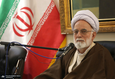 آیت‌الله دری نجف آبادی: تمامی بخش‌های حاکمیت باید رهنمودهای امام را در نظر بگیرند/ عدالت اجتماعی و مبارزه با فساد و تاکید بر شایسته سالاری وظیفه ماست؛ نه این‌که خویشاوندان را بیاوریم و حقوق‌های آنچنانی به آنها بدهیم/ امامان جمعه مراقب باشند