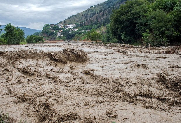 همدان درگیر سیلاب، آماده امداد