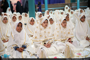 مراسم جشن تکلیف «دبستان سمیه» منطقه چهار تهران در حسینیه جماران 