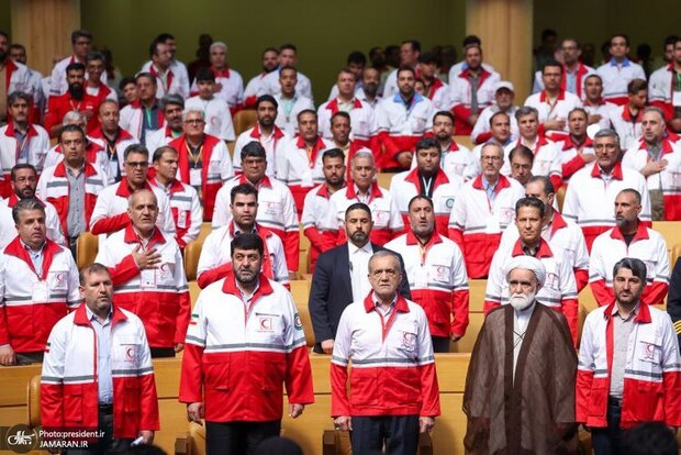 پزشکیان: نمی‌شود یک انسان به فکر انسان‌ها نباشد/ چطور می‌شود شاهد بمباران زنان و کودکان بود اما سکوت کرد/ سازمان ملل ظلم‌ها را می‌بیند اما بازهم از جنایتکاران حمایت می‌کند
