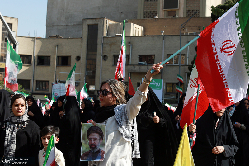 راهپیمایی دختران «جان‌فدای ایران»- ۲