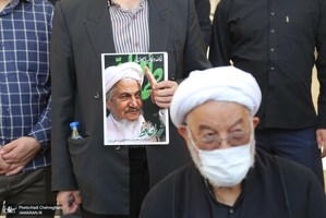 مزار آیت الله العظمی صانعی(ره) در اولین پنج شنبه رحلت ایشان