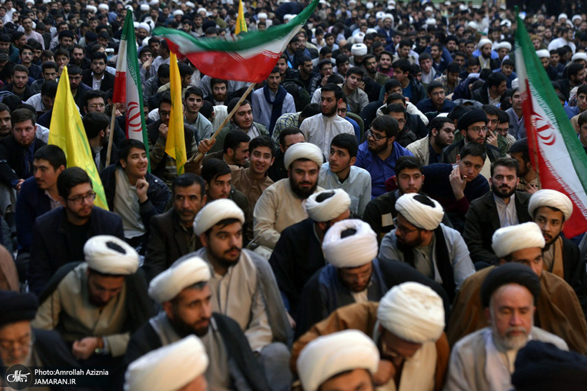 روزنامه جوان: روحانیون غالبا از زندگی بسیار ساده ای برخوردارند/ شهریه طلاب بسیار کمتر از حداقل دستمزد یک کارگر ساده است