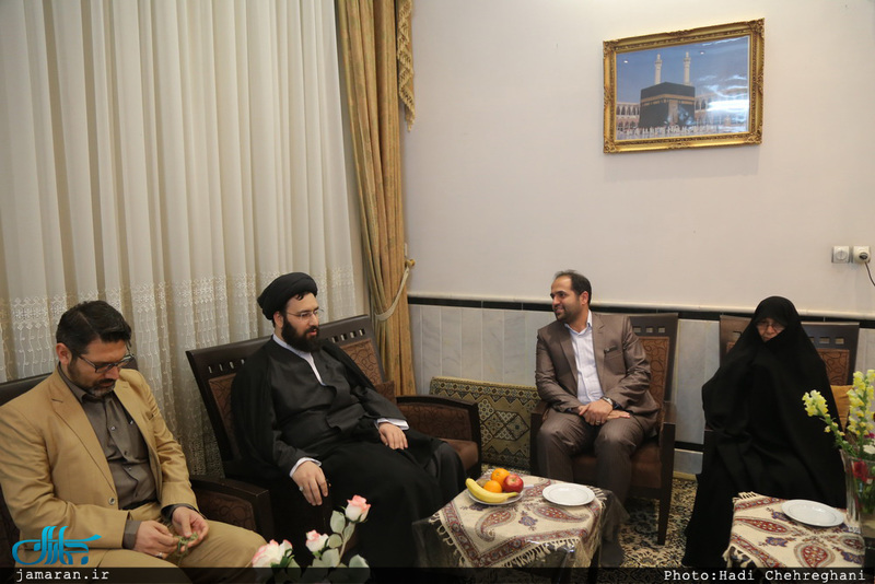 دیدار سید علی خمینی با خانواده شهیدان مهدی زین الدین و محمد جواد دل آذر