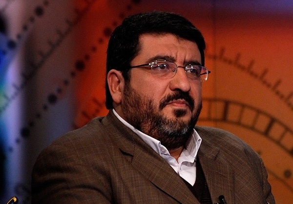 فواد ایزدی: از این به بعد باید بیشتر پرچم آمریکا را بسوزانیم!