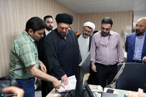 بازدید «سید حسن خمینی» از موسسه مطبوعاتی ایران