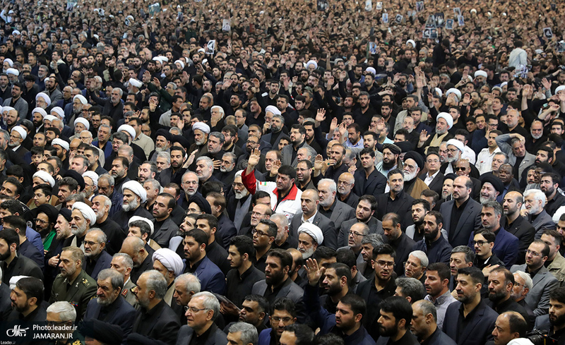 اقامه نماز رهبر معظم انقلاب بر پیکر رئیس جمهوری و یارانش