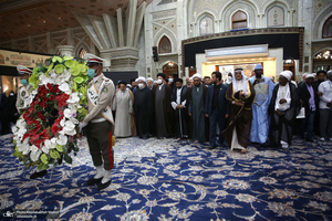 ادای احترام شرکت کنندگان در هفتمین اجلاس بین المللی مجمع جهانی اهل بیت(ع) به مقام شامخ امام راحل