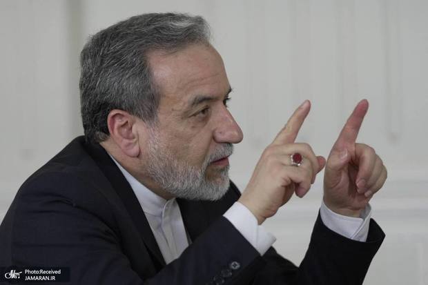 عراقچی: تلفنی به من از سمت رژیم صهیونیستی نشد/ در محل سکونتمان وسط جنگ یک بمب‌گذاری شد که خانه روبه‌روی ما بود که دوستان گرفتند/ کسی می‌تواند ادعا کند اگر مذاکره نمی‌کردیم جنگ نمی‌شد؛ حتماً می‌شود بلکه زودتر هم ممکن بود، جنگ بشود