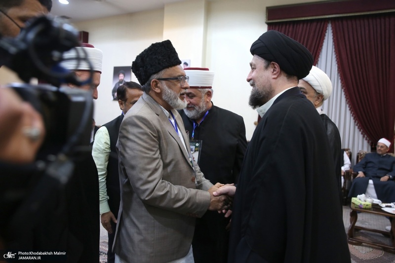 حاشیه های ادای احترام مهمانان خارجی چهلمین کنفرانس وحدت اسلامی به مقام شامخ حضرت امام خمینی (س)