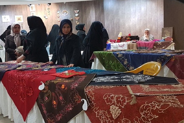 نمایشگاه و بازارچه موقت صنایع دستی در قزوین برپا شد