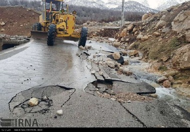 مسیرها و پل های آسیب دیده در استان کرمانشاه را مرمت می کنیم