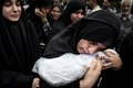 تلخ‌ترین تصاویر از مراسم تشییع ۶۲ قطعه و اعضا از پیکر شهدای دانش‌آموز میناب