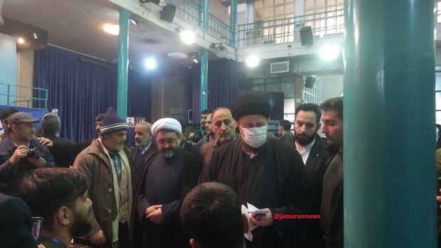 حضور سید حسن خمینی در حسینیه جماران برای شرکت در انتخابات مجلس و مجلس خبرگان