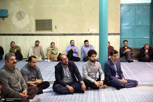 بازدید جمعی از کارکنان بنیاد تعاون وزارت دفاع از بیت امام خمینی در جماران