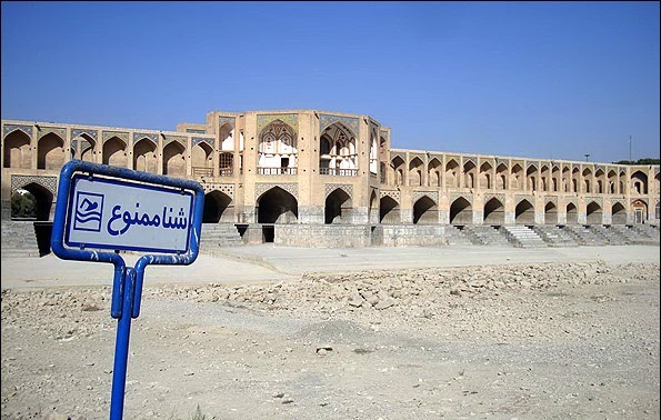 پس از ۲۲ روز زندگی زاینده رود دوباره جان سپرد