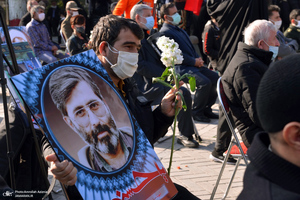 آیین مهمانی لاله ها در گلزار شهدای بهشت زهرا(س) - آوینی