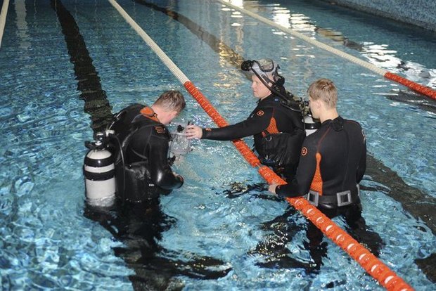 تمرینات فضانوردان روسی در استخر+ تصاویر
