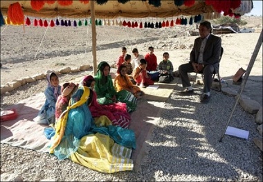 مدارس چادری عشایر گتوند برچیده شد  لبخند رضایت بر لبان 1800دانش‌آموز خوزستانی