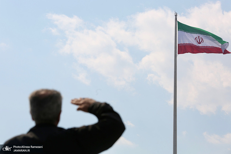 اجتماع مردمی بزرگداشت روز جمهوری اسلامی همراه با اهتزار بزرگترین پرچم مقدس در گذر فرهنگ