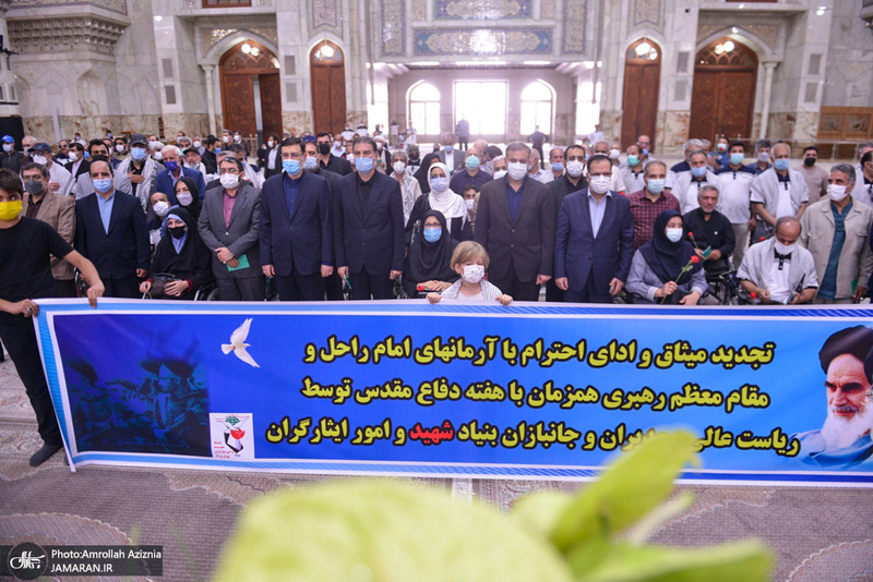 تجدید میثاق جمعی از خانواده های معظم شهدا، جانبازان، ایثار گران و رئیس و کارکنان بنیاد شهید با آرمان های حضرت امام(س)
