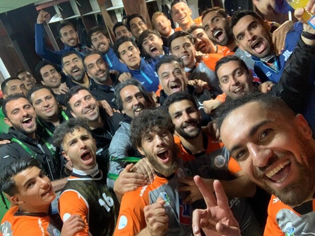 شادی بازیکنان سایپا پس از پیروزی در قائمشهر/ عکس
