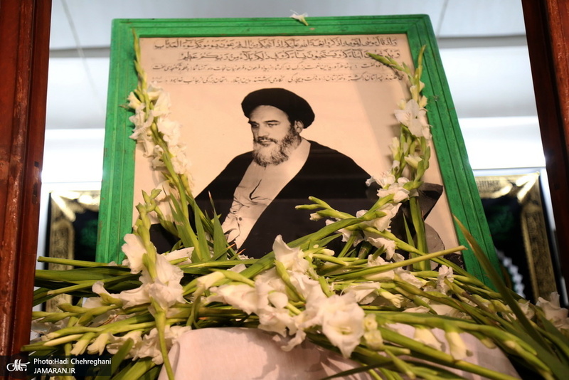 مراسم 12 بهمن و گلباران بیت امام خمینی(س) در قم