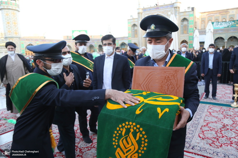 آیین تعویض پرچم گنبد حرم حضرت معصومه(س) و آغاز دهه کرامت