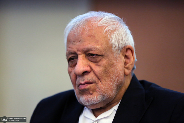 بادامچیان: آیت‌الله خامنه‌ای اهل گلایه نبودند؛ فقط به تکلیف عمل می‌کردند/ ایشان دو بار رئیس‌جمهور شدند، بدون یک ریال هزینه