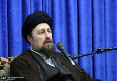 سید حسن خمینی: آنچه که امروز ما را آزار می‌دهد این است که دل‌هایمان چندان به هم گره خورده نیست/ مجموعه‌های خدمت‌رسانی باید درد را با گوشت و پوست‌شان احساس کنند/ اگر ما درد همدیگر را داشته باشیم، همه دشمنان را شکست می‌دهیم