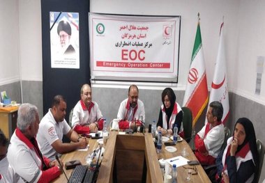 حضور بازیگر «نون خ» در میان اعضای جمعیت هلال احمر هرمزگان + عکس
