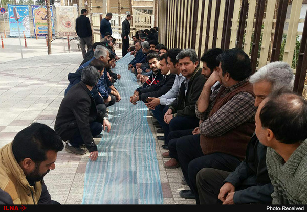 تجمع کارگران  شرکت روغن نباتی گلناز مقابل استانداری کرمان