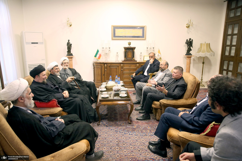 حضور سید حسن خمینی در سفارت واتیکان