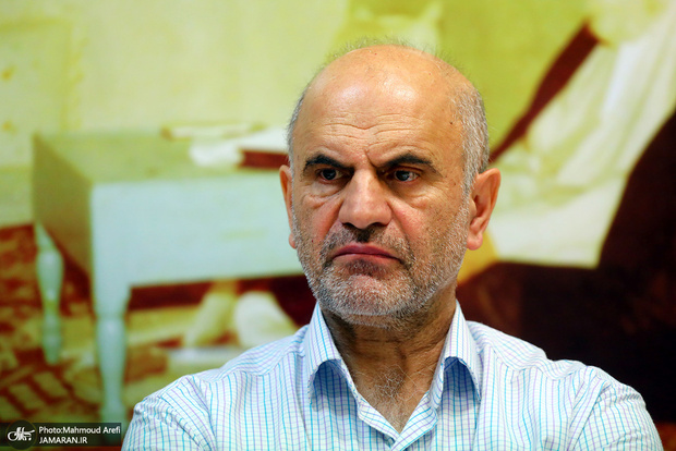 مومنی: روزانه معادل 200 میلیارد تومان گاز از طریق سوزاندن هدر می دهیم/
جمعیت حاشیه نشینی ایران معادل یک چهارم کل جمعیت شد! چرا حساس نمی شوید؟!/ رانت خام فروشی نفت، سرچشمه امور قبیح ساختار اقتصاد سیاسی مملکت است!