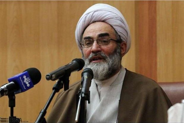 امام جمعه رشت: معلمان منابع انسانی ما در تقویت بنیه های فرهنگی هستند