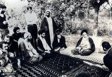 روایة السید محمود دعائی عن أیام إقامة الإمام فی فرنسا