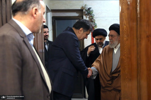 حضور شخصيت هاي سياسي در منزل مرحوم آیت الله بجنوردی 2