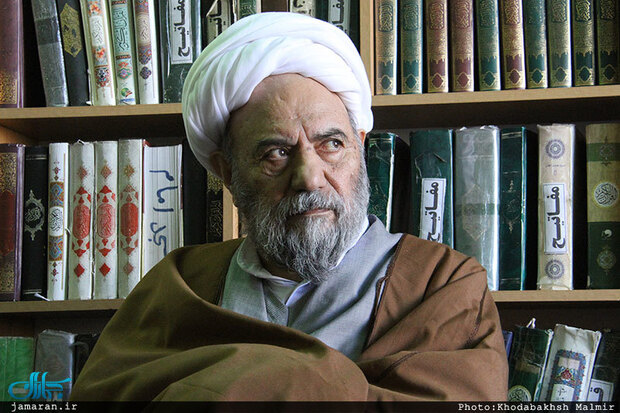 آیت‌الله حسن صانعی سعی می‌کرد خود را مطرح نکند و مورد توجه نباشد/ ایشان در عین اینکه خدمت رسانی به افراد و امور عمرانی، آموزشی و درمانی در مناطق مختلف کشور، انجام می دادند، آن را مخفی نگه می داشتند/ امانت داری یکی از مهمترین عوامل رابطه ایشان با امام بود